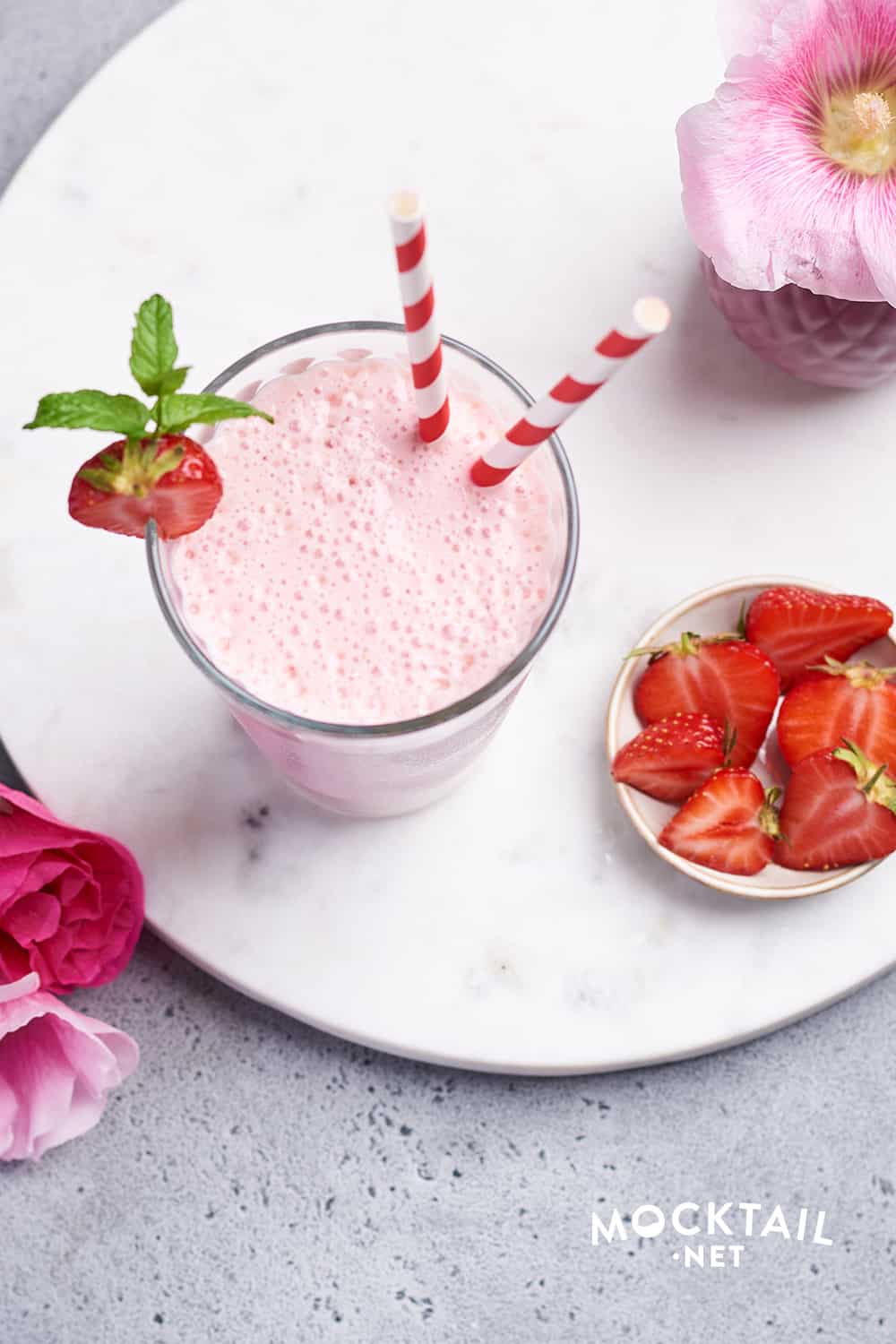How to Make a Strawberry Banana Smoothie Without Yogurt